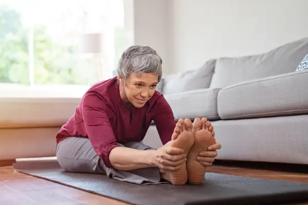 Exercícios Simples para Mulheres Acima de 60 Anos